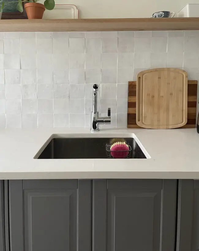 What is Perfect Backsplash for a Black and White Kitchen?