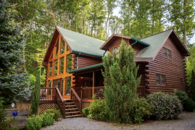 Outdoor-Indoor Flow in Log Home Design